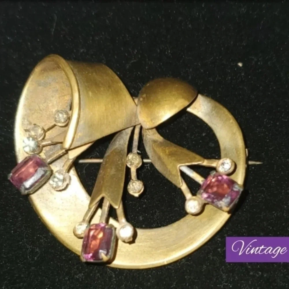 Vintage 50's Amethyst brass brooch